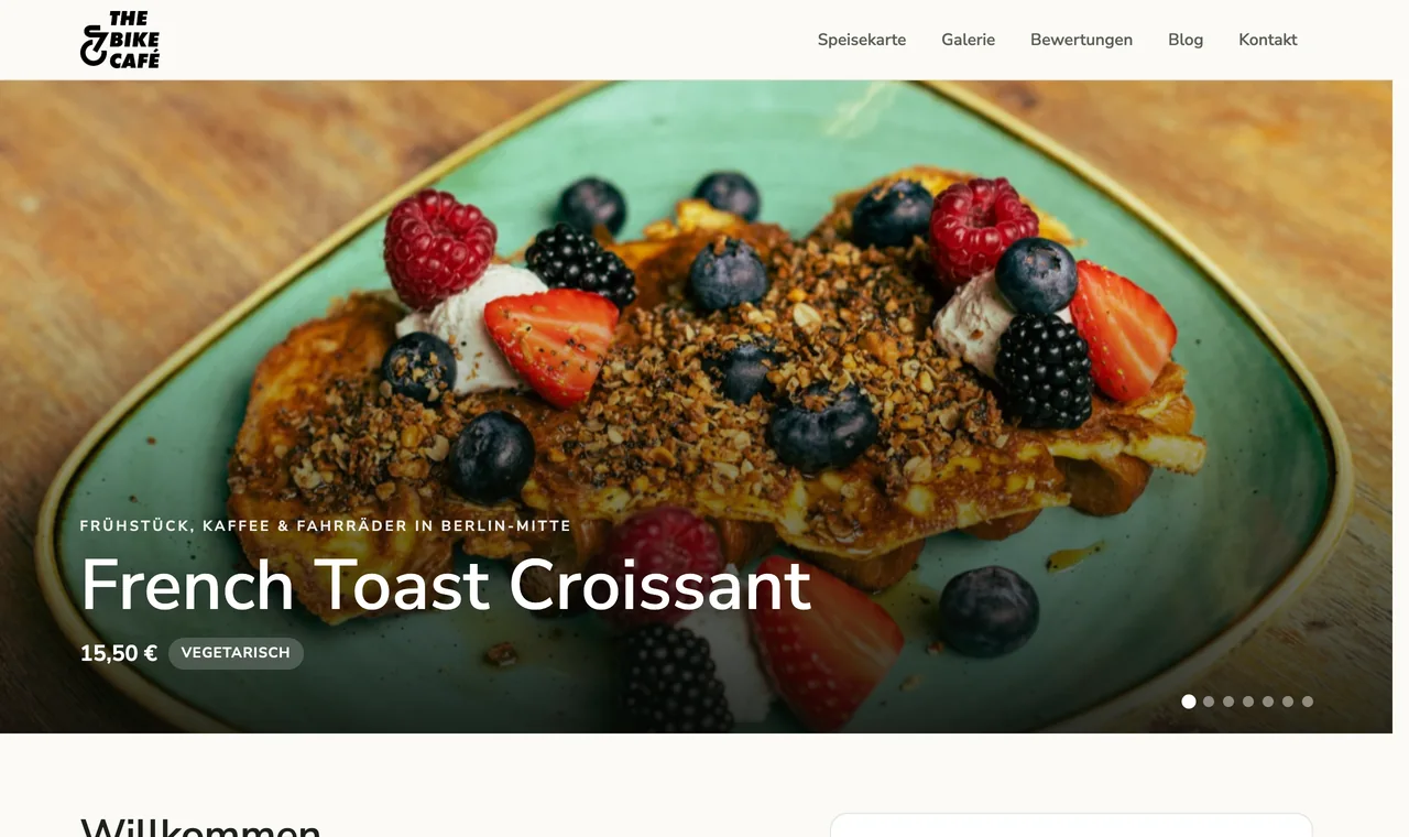 Beispiel-Webseite des The Bike Caf&eacute; am Desktop: Slider mit French Toast Croissant